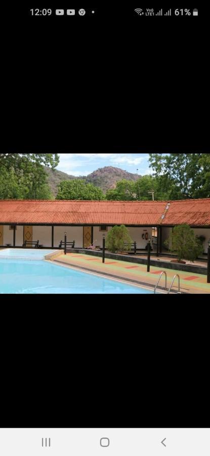 Jayasinghe Holiday Resort Катарагама Екстер'єр фото