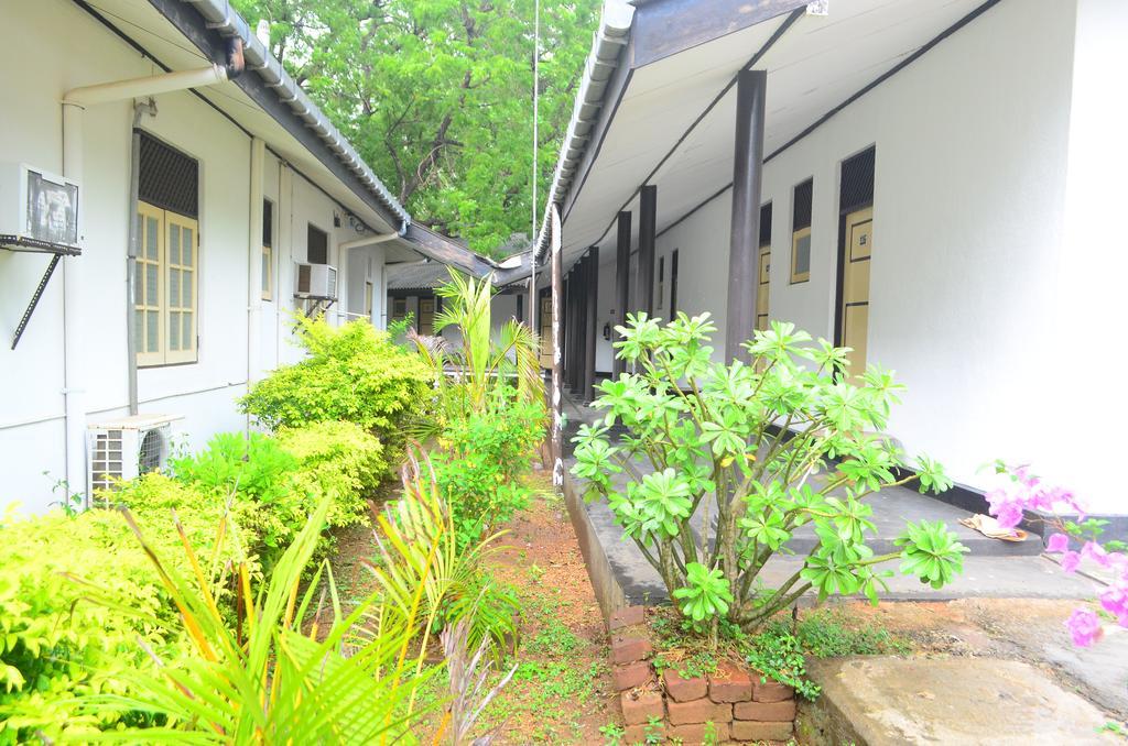 Jayasinghe Holiday Resort Катарагама Екстер'єр фото