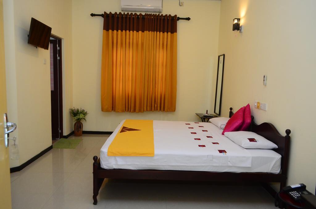 Jayasinghe Holiday Resort Катарагама Екстер'єр фото
